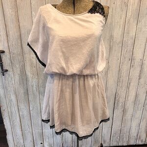 Ya Los Angeles Elegant One-Shoulder Shimmer Dress with Lace Trim